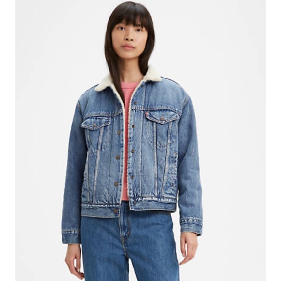 NWT Levi’s Ex-Boyfriend Fleece Lined Denim Trucker Jacket Size Medium - Picture 2 of 8